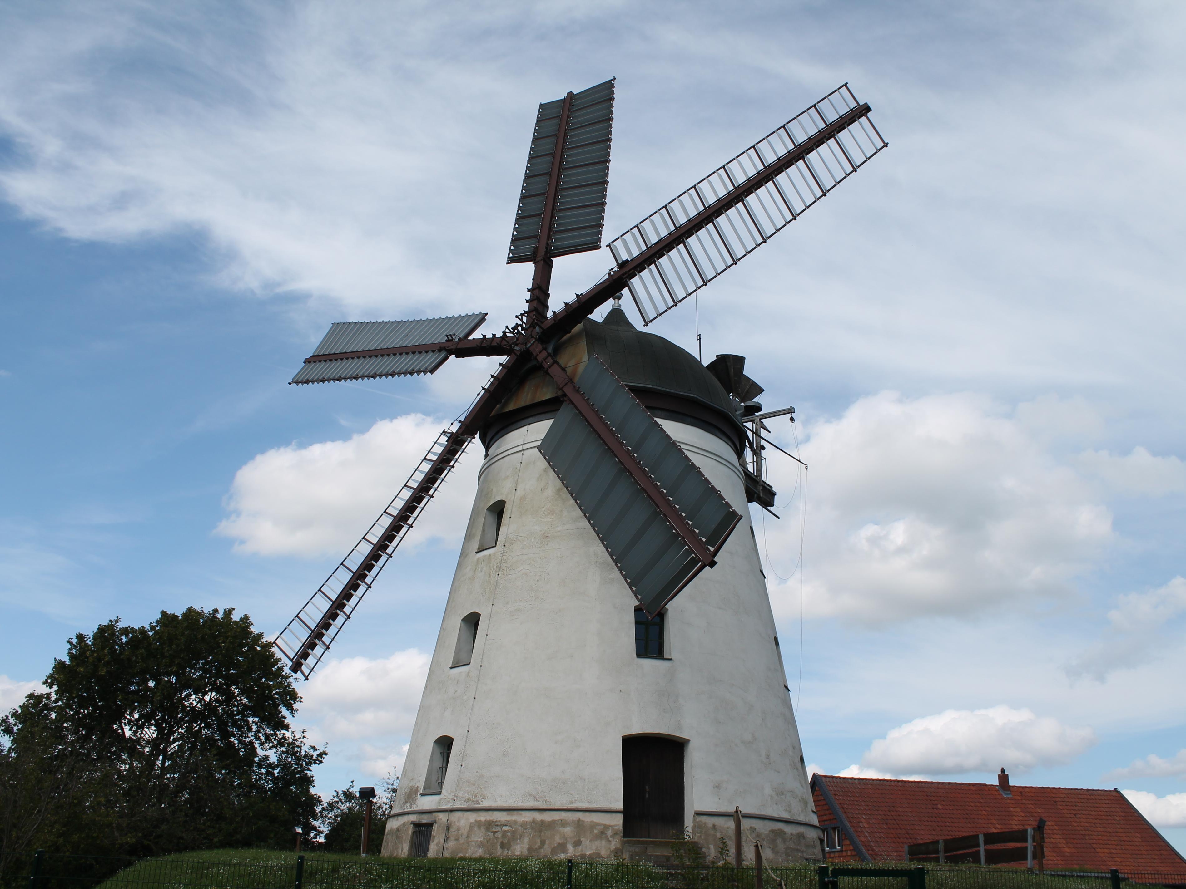 Foto(Gemeinde Lehre): Die fünfflügelige Windmühle in Wendhausen.
