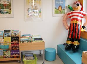 Foto(©Gemeinde Lehre): Die Lese-Ecke mit Bilderbüchern für die kleinsten Büchereigäste.