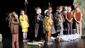 Foto: ( © Kita Fechtdorf) Nach langer Corona-Pause: Theateraufführung im Wolfsburger Scharoun Theater der Kinder der Kita Flechtorf war ein voller Erfolg