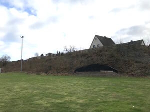 Bild vergr&ouml;&szlig;ern: Foto(© Gemeinde Lehre): Die Böschung in Wendhausen wird  in diesem Jahr durch Spundwände gesichert.