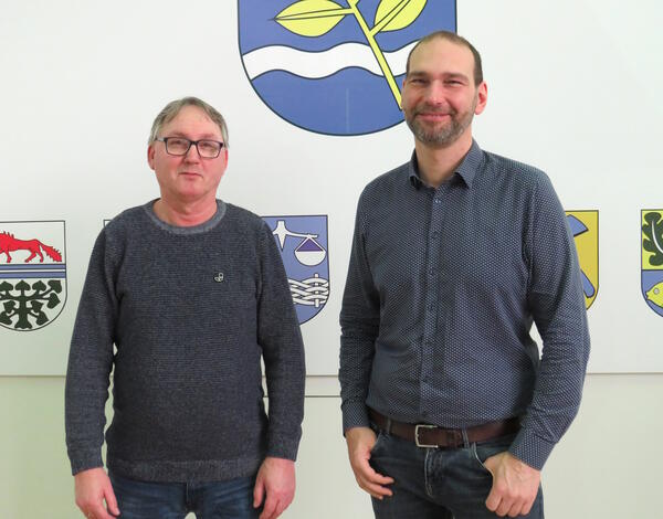 Bild vergr&ouml;&szlig;ern: Foto (© Gemeinde Lehre): Bautechniker Eike Schinkel(links) verstärkt das Team von Bauamtsleiter Marco Schulz.