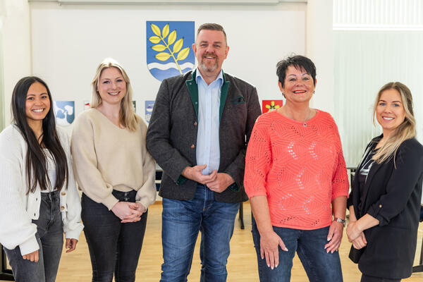 Bild vergr&ouml;&szlig;ern: Foto (Gemeinde Lehre): Das Team der Information und des Sekretariats von Gemeindebürgermeister Andreas Busch stellt sich vor: Nathalie Diana, Saskia Speckmann, Antje Billotet und Lisa-Marie Westphal(von links).