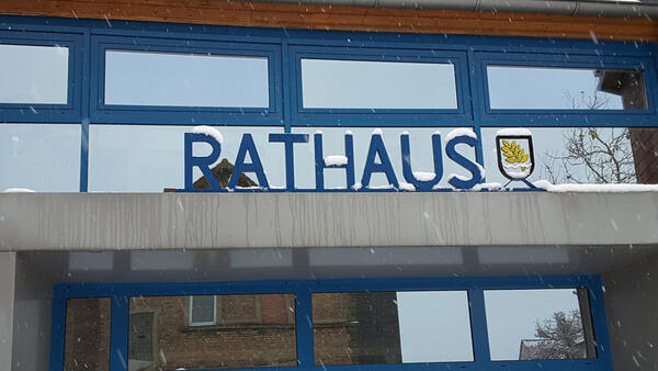 Bild vergr&ouml;&szlig;ern: Rathaus im Schnee