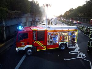 Bild vergr&ouml;&szlig;ern: Symbolfoto: (Rainer Madsack) Feuerwehrauto im Einsatz