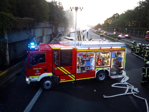 Bild vergr&ouml;&szlig;ern: Symbolfoto: (Rainer Madsack) Feuerwehrauto im Einsatz