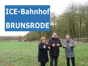 Bild vergr&ouml;&szlig;ern: Foto (© Gemeinde Lehre): Kerstin Jäger, Andreas Busch und Robert Steinborn am Standort des neuen Brunsroder Bahnhofs.