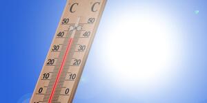 Bild vergr&ouml;&szlig;ern: Ein Thermometer zeigt fast 40 Grad an.