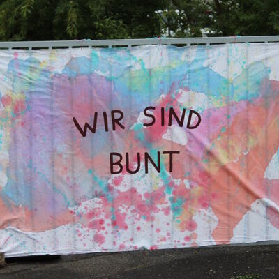 Bild vergr&ouml;&szlig;ern: Unter dem Motto "Wir sind bunt" veranstaltete das BTZ ein Sommerfest.