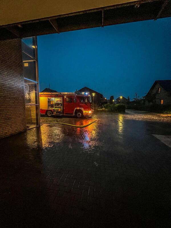 Bild vergr&ouml;&szlig;ern: Foto (Gemeindefeuerwehr): Feuerwehr im Unwetter-Einsatz.