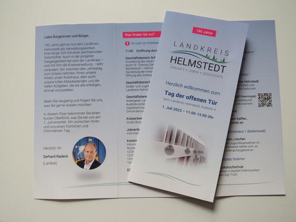 Bild vergr&ouml;&szlig;ern: Foto (© Gemeinde Lehre): Flyer 190 Jahre Landkreis Helmstedt