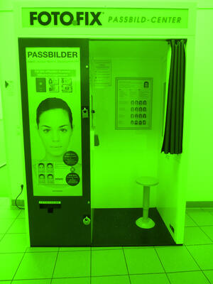 Bild vergr&ouml;&szlig;ern: Foto (© Gemeinde Lehre): Fotoautomat in der Gemeinde Lehre