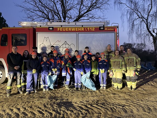 Auch die Gemeindejugndfeuerwehr aus Lehre war in der Umweltwcohe aktiv.