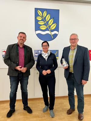 Bild vergr&ouml;&szlig;ern: Foto: (©  Andreas Weber): Bürgermeister Andreas Busch (l.) tauschte sich jetzt im Rathaus Lehre mit den MdL Veronika Koch und Frank Oesterhelweg zu aktuellen Themen aus.