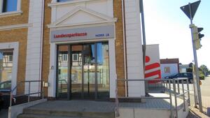 Bild vergr&ouml;&szlig;ern: Foto (© Gemeinde Lehre): Auf der Zielgeraden - die Bauarbeiten in der Filiale der Braunschweigischen Landessparkasse in Lehre werden in Kürze beendet.