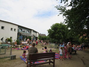Bild vergr&ouml;&szlig;ern: Kita_an_der_FW_Sommerfest