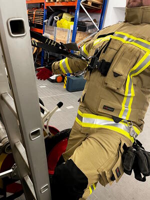 Bild vergr&ouml;&szlig;ern: Foto(© Gemeindefeuerwehr Lehre): Das integrierte Rettungssystem, kurz IRS, ermöglicht die eigenständige Sicherung in Notfallsituationen.