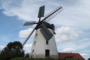 Bild vergr&ouml;&szlig;ern: Foto(Gemeinde Lehre): Die fünfflügelige Windmühle in Wendhausen.