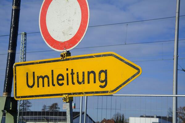 Bild vergr&ouml;&szlig;ern: Foto (© Pixabay): Aufgrund der Baumaßnahmen gibt eine Umleitung über eine dafür eingerichtete Verbindungsstraße.