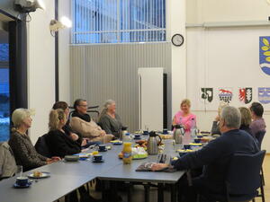 Bild vergr&ouml;&szlig;ern: Foto(Gemeinde Lehre): Beim Palliativcafé können sich die Ehrenamtlichen austauschen.