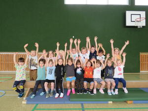 Bild vergr&ouml;&szlig;ern: Foto 2 (Gemeinde Lehre): Bei der Siegerehrung erhielten die Kinder der grünen Gruppe der Kita Mühlenknirpse in Wendhausen ihre Urkunden und Abzeichen.