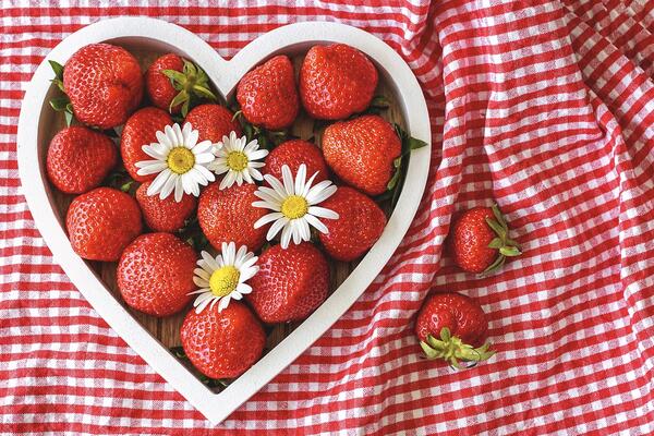 Bild vergr&ouml;&szlig;ern: strawberries-5210753_1280