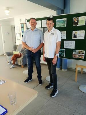 Bild vergr&ouml;&szlig;ern: Foto(Haus Wartburg): Bürgermeister Andreas Busch zu Gast bei Heimleiter Björn Jüppner beim Tag der offenen Tür im Haus Wartburg.