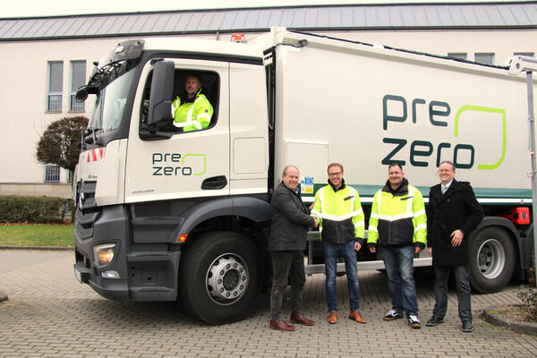 Bild vergr&ouml;&szlig;ern: Foto(Landkreis Helmstedt): Landrat Gerhard Radeck begrüßte zum Auftakt Vertreter der PreZero in  Helmstedt.