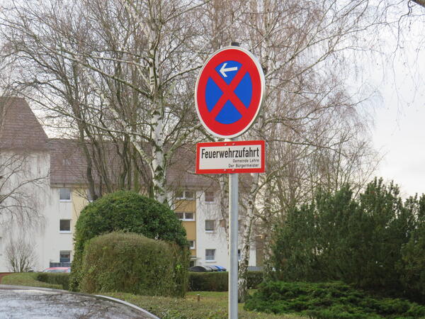 Bild vergr&ouml;&szlig;ern: Foto(Gemeinde Lehre): In Flechtorf an der Gebrüder-Grimm-Straße gegenüber der Rübezahlgasse gilt ab sofort ein absolutes Halteverbot.
