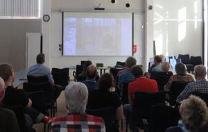 Bild vergr&ouml;&szlig;ern: Foto(Gemeinde Lehre): Die Ausstellungsgestalter Uwe Otte und Jens Dürrkopf erläuterten stellten die Ausstellung vor.