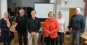 Bild vergr&ouml;&szlig;ern: Foto (Gemeinde Lehre): Der neue Ortsrat in Groß Brunsrode (v.r.): Simon Rebel, Tanja Rüscher, OBM Kerstin Jäger, stellvertretender OBM Christoph G. Kühne, Günter Reinpacher und das verabschiedete langjährige Mitglied Kathrin Kühne.