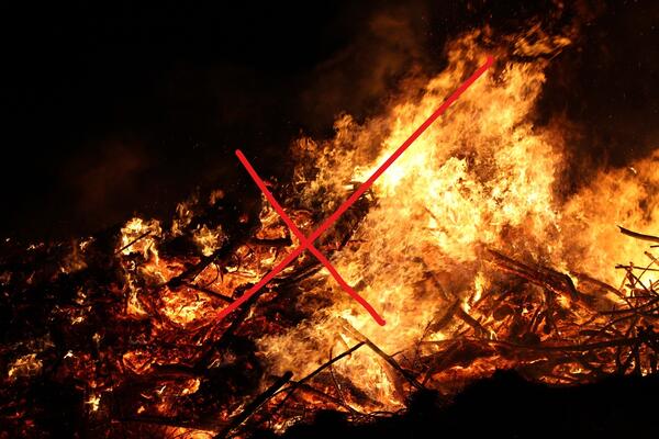 Bild vergr&ouml;&szlig;ern: Foto (Archiv): Die Osterfeuer in der Gemeinde Lehre fallen aus.