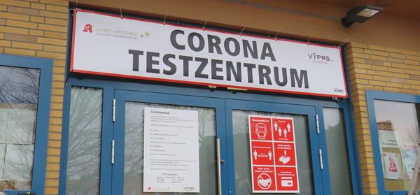 Bild vergr&ouml;&szlig;ern: Fotos (Gemeinde Lehre): Die Markt-Apotheke Lehre und die VIPRS GmbH betreiben in Flechtorf jetzt ein Corona-Testzentrum.