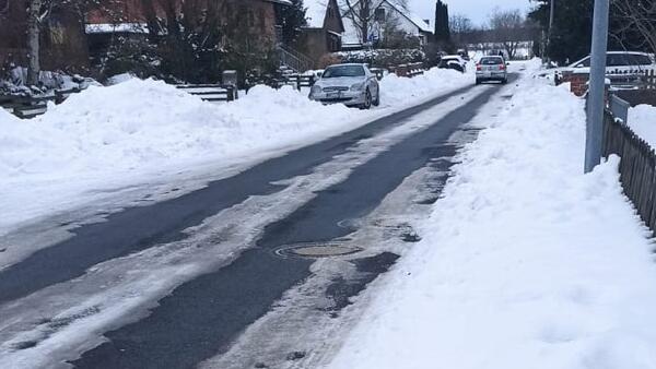 Bild vergr&ouml;&szlig;ern: Vereiste Straße in der Gemeinde Lehre. Foto: Gemeinde Lehre
