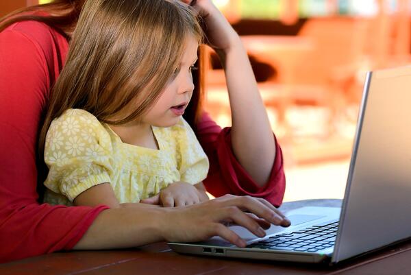 Bild vergr&ouml;&szlig;ern: Symbolfoto (Quelle: Pixabay): Für Mütter, Väter und pflegende Angehörige stellt die Vereinbarkeit von "Home-Office" und Kinderbetreuung oder häuslicher Pflege eine große Herausforderung dar - die Gemeinde Lehre ruft zur Spende für das Müttergenesungswerk