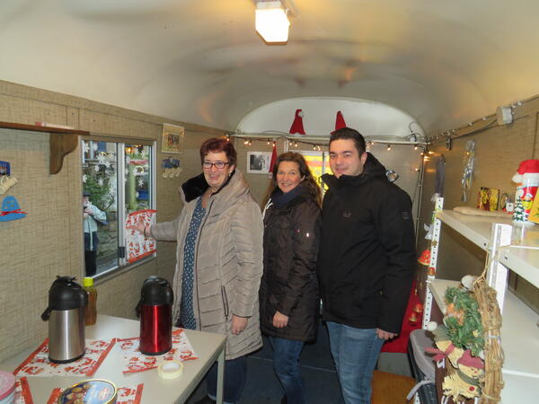 Bild vergr&ouml;&szlig;ern: Foto (© Kulturverein Lehre): Weihnachtsmarkt in Lehre