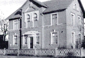 Bild vergr&ouml;&szlig;ern: Apotheke und Gaststätte Zur Glocke 1962